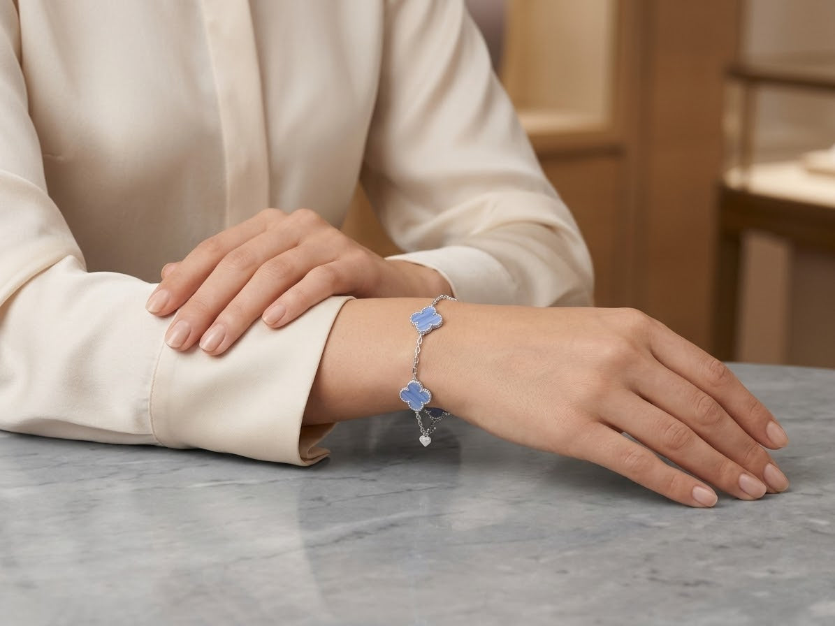 Pulsera tréboles azul cielo