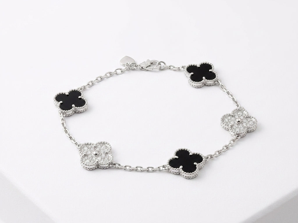 Pulsera Elegante de Tréboles con Ónix