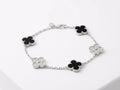 Pulsera Elegante de Tréboles con Ónix