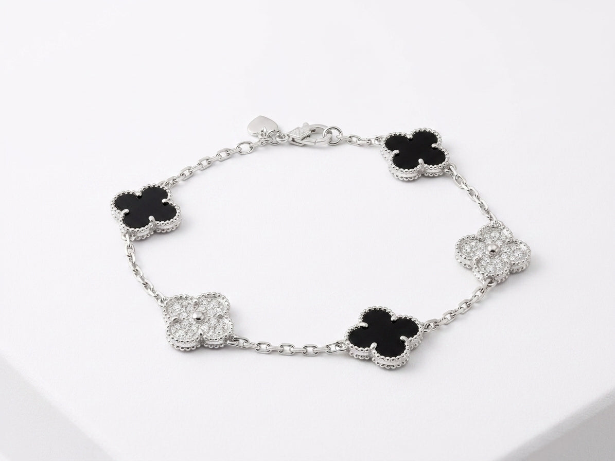 Pulsera Elegante de Tréboles con Ónix